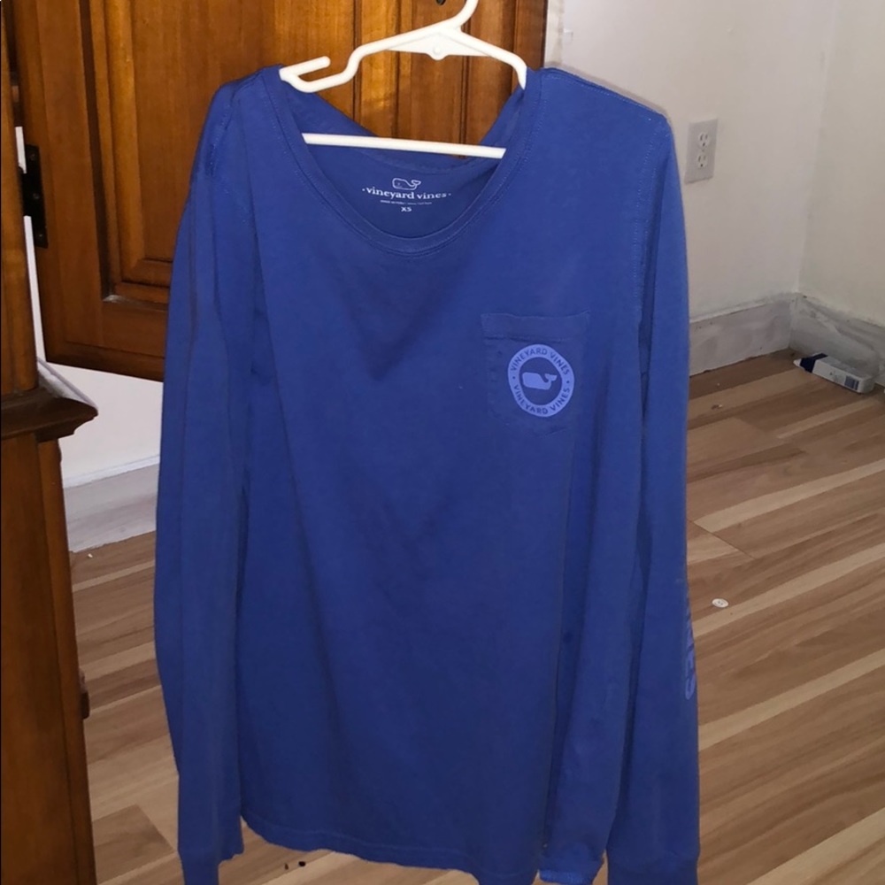 Blue long sleeved vineyard vines shirt
